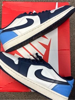 Jordan 1 Low OG Obsidian UNC - Sneakers in Navy, White & Light Blue